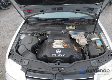 2003 Volkswagen Passat Glx from USA, damaged, VIN WVWYH63B83E026462